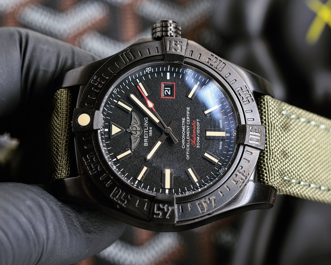 Breitling Avenger V1731010.BD12.105W.M20BASA.1